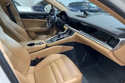 valkoinen Porsche Panamera 2017 kuva 23.