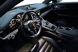 musta Porsche Panamera 2017 kuva 3.