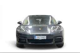 Harmaa Porsche Panamera 2017 kuva 4.