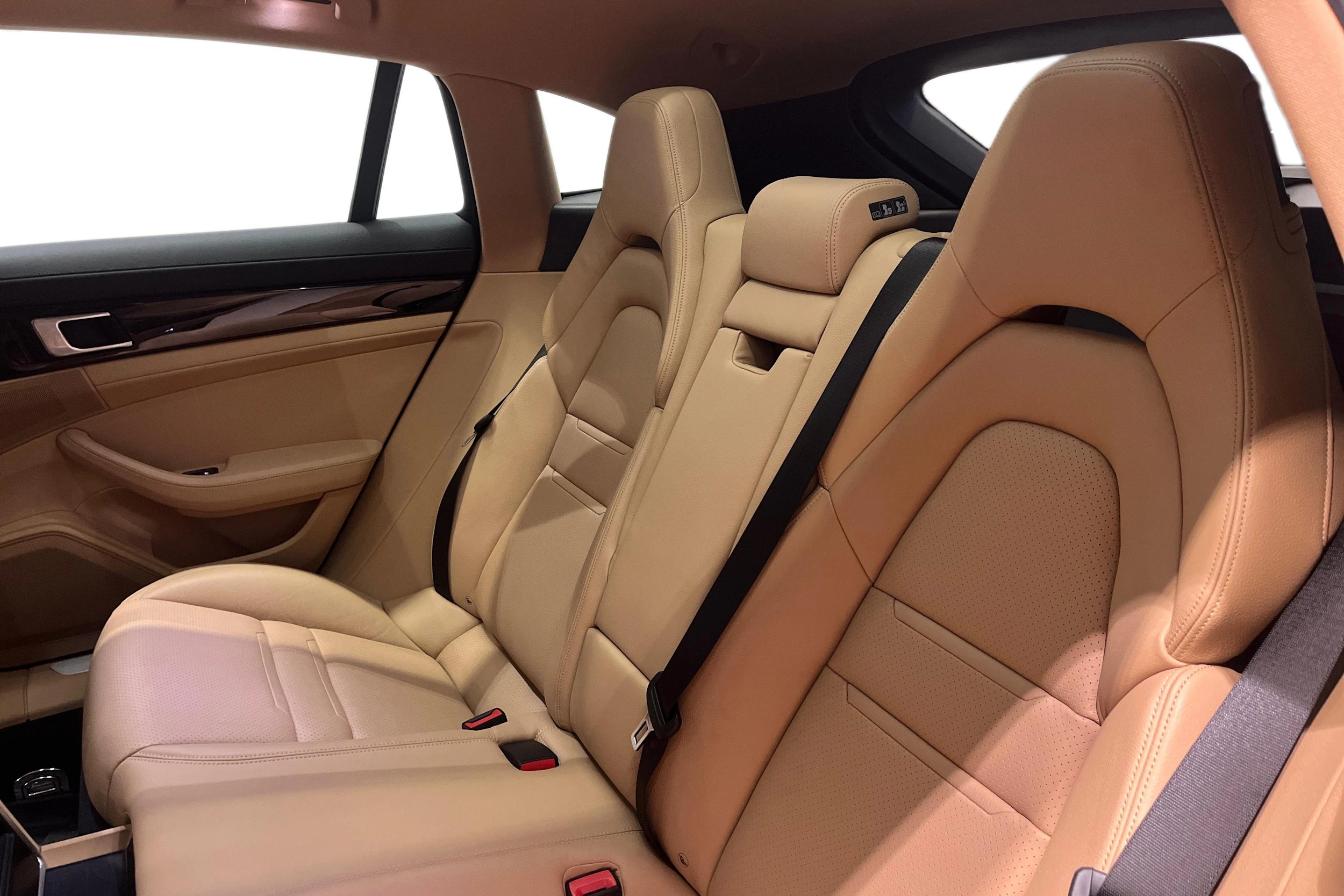 Harmaa Porsche Panamera 2017 kuva 8.