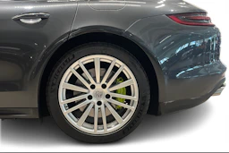 Harmaa Porsche Panamera 2017 kuva 9.
