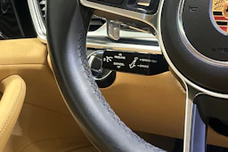 Harmaa Porsche Panamera 2017 kuva 11.