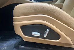Harmaa Porsche Panamera 2017 kuva 13.
