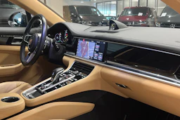 Harmaa Porsche Panamera 2017 kuva 15.
