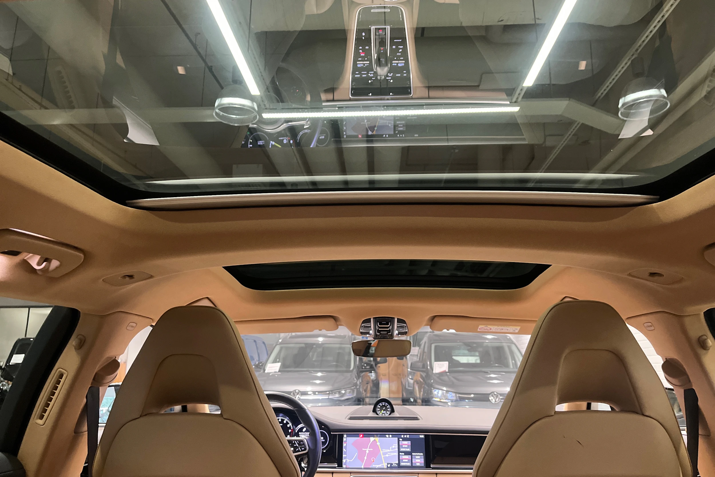 Harmaa Porsche Panamera 2017 kuva 17.