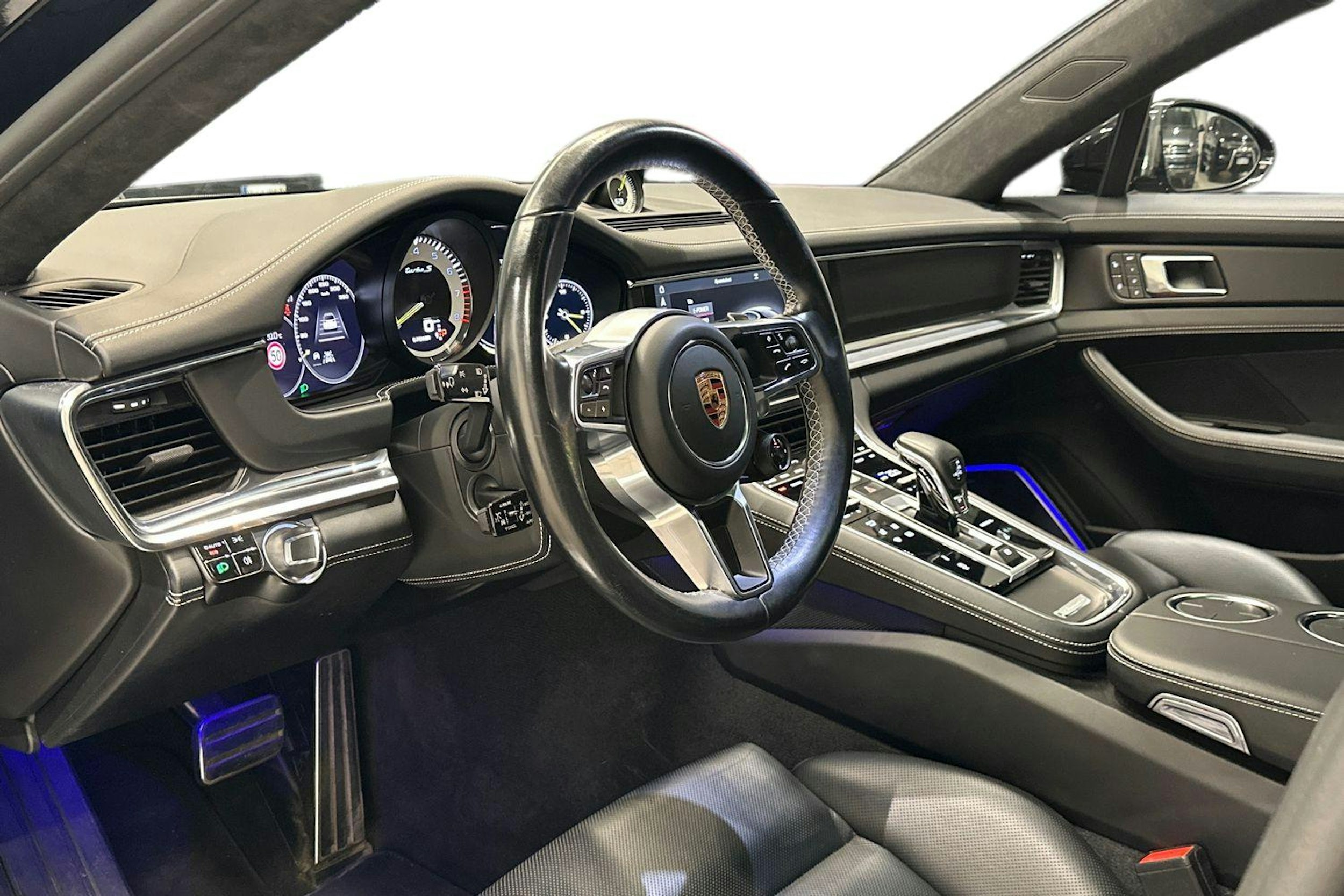 Musta Porsche Panamera 2017 kuva 6.