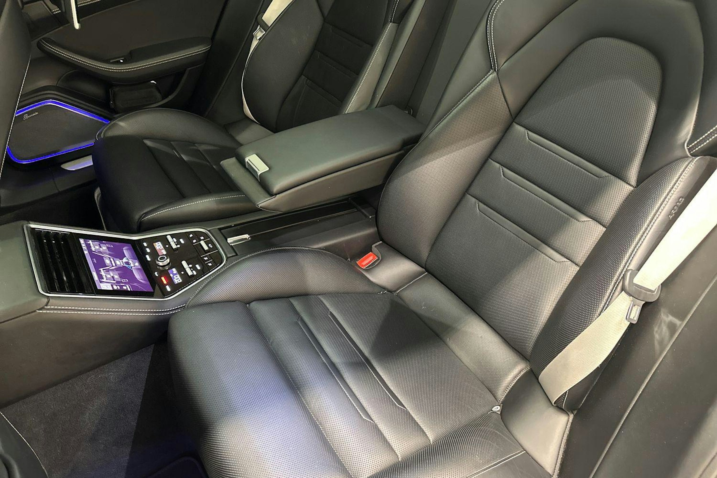 Musta Porsche Panamera 2017 kuva 8.