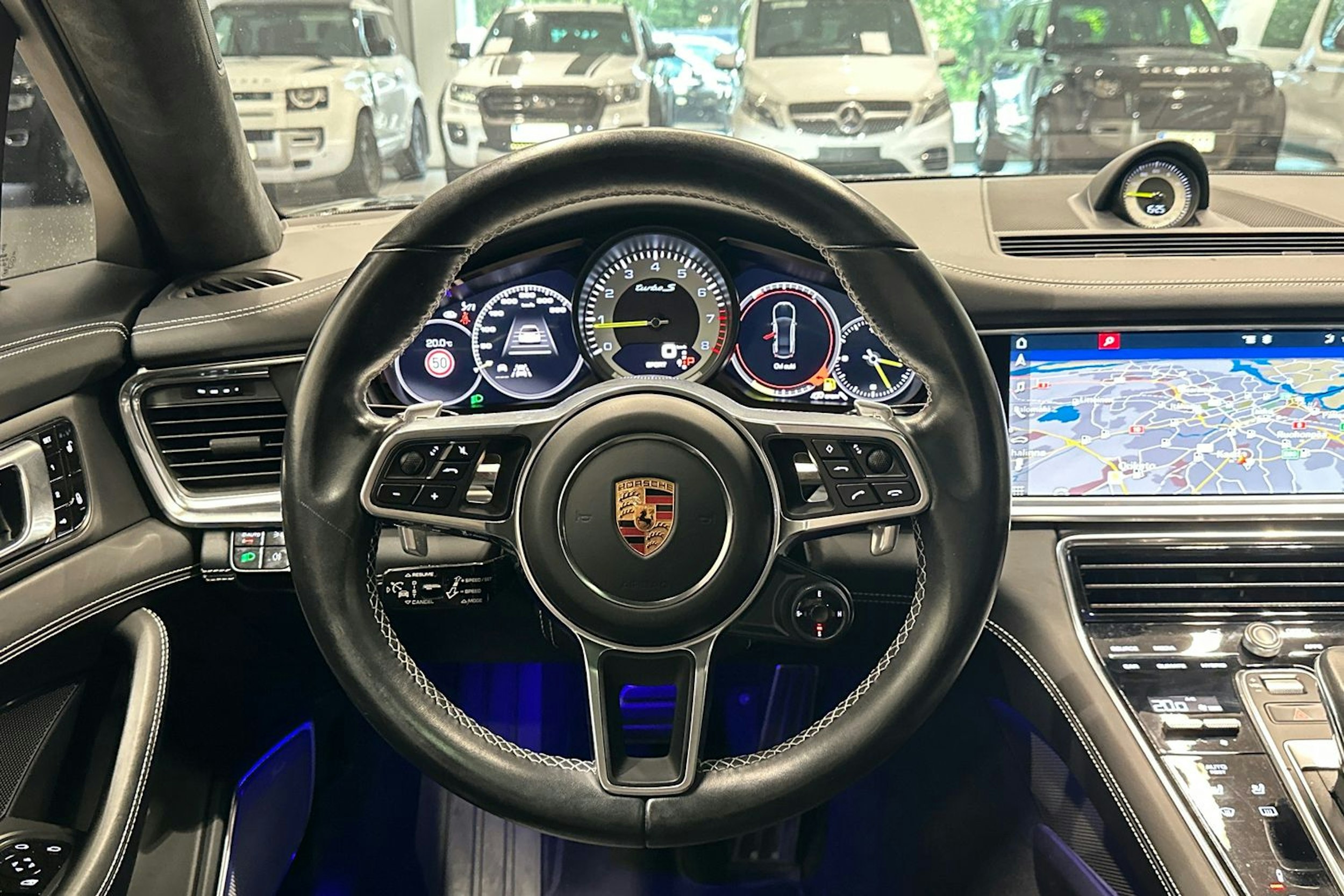 Musta Porsche Panamera 2017 kuva 10.