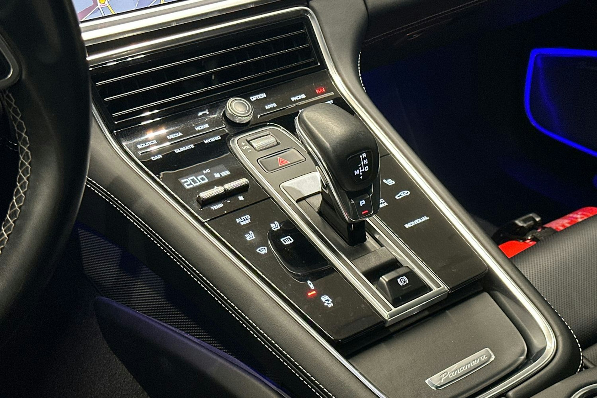 Musta Porsche Panamera 2017 kuva 14.