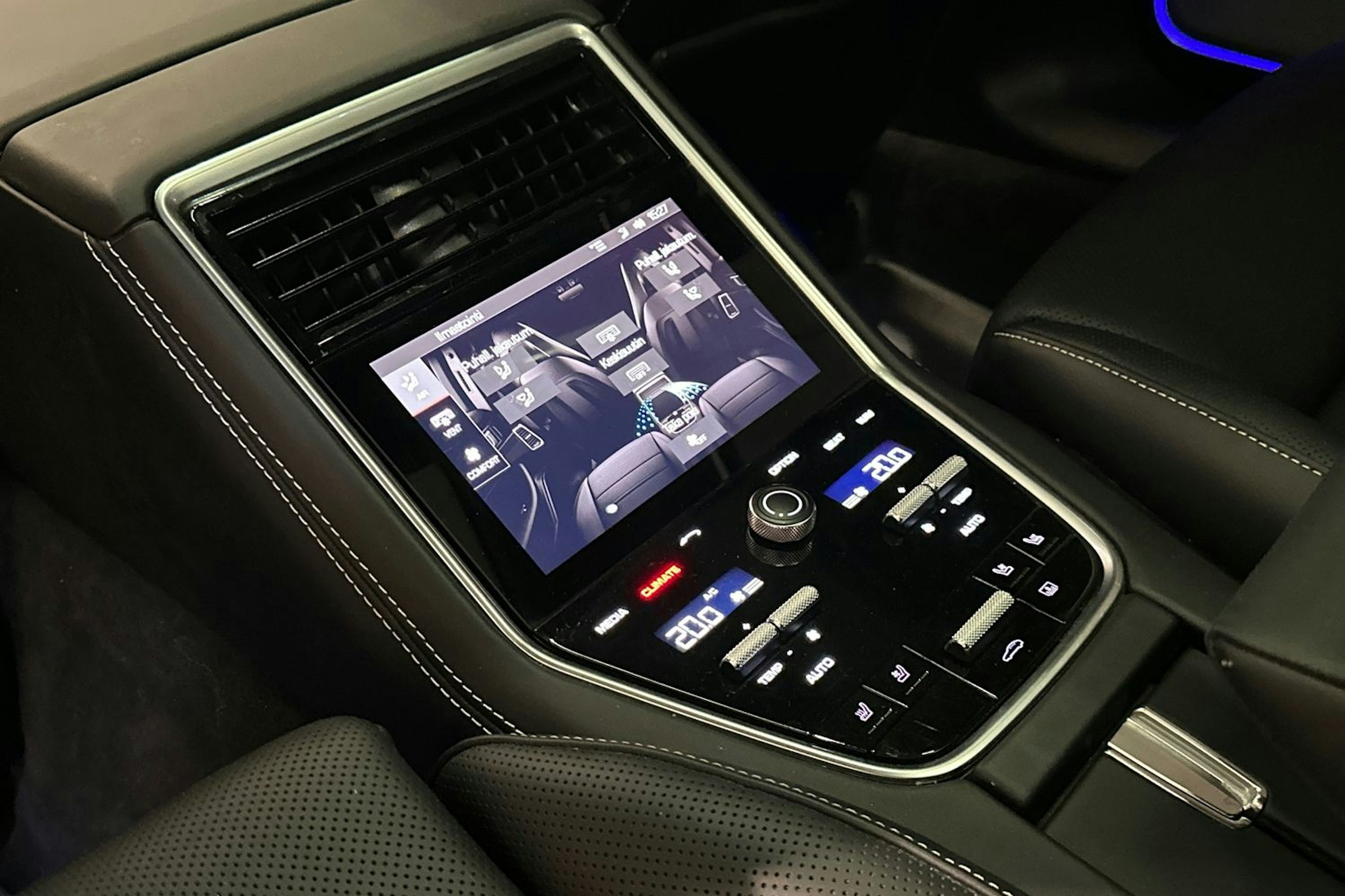 Musta Porsche Panamera 2017 kuva 16.