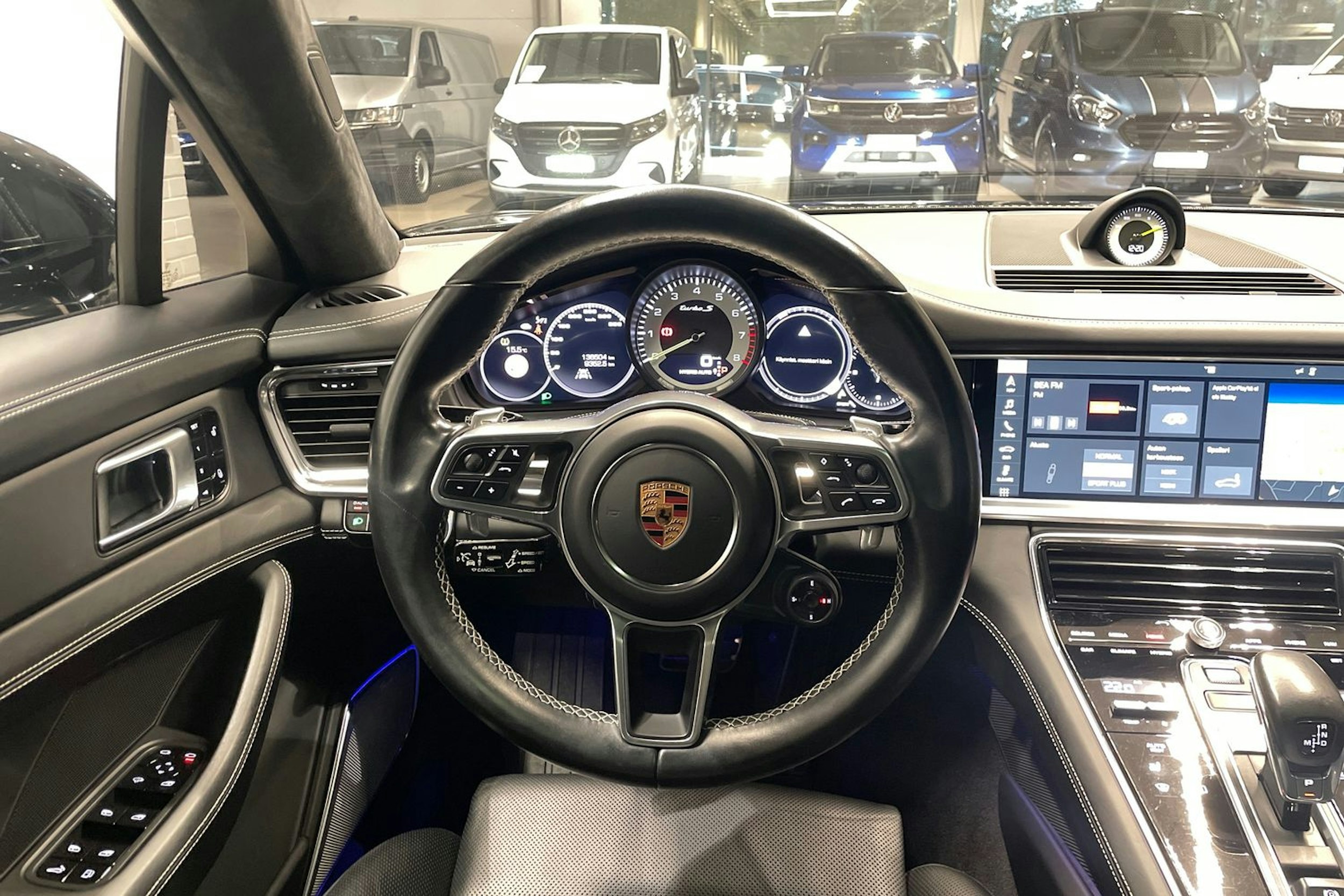 Musta Porsche Panamera 2017 kuva 27.