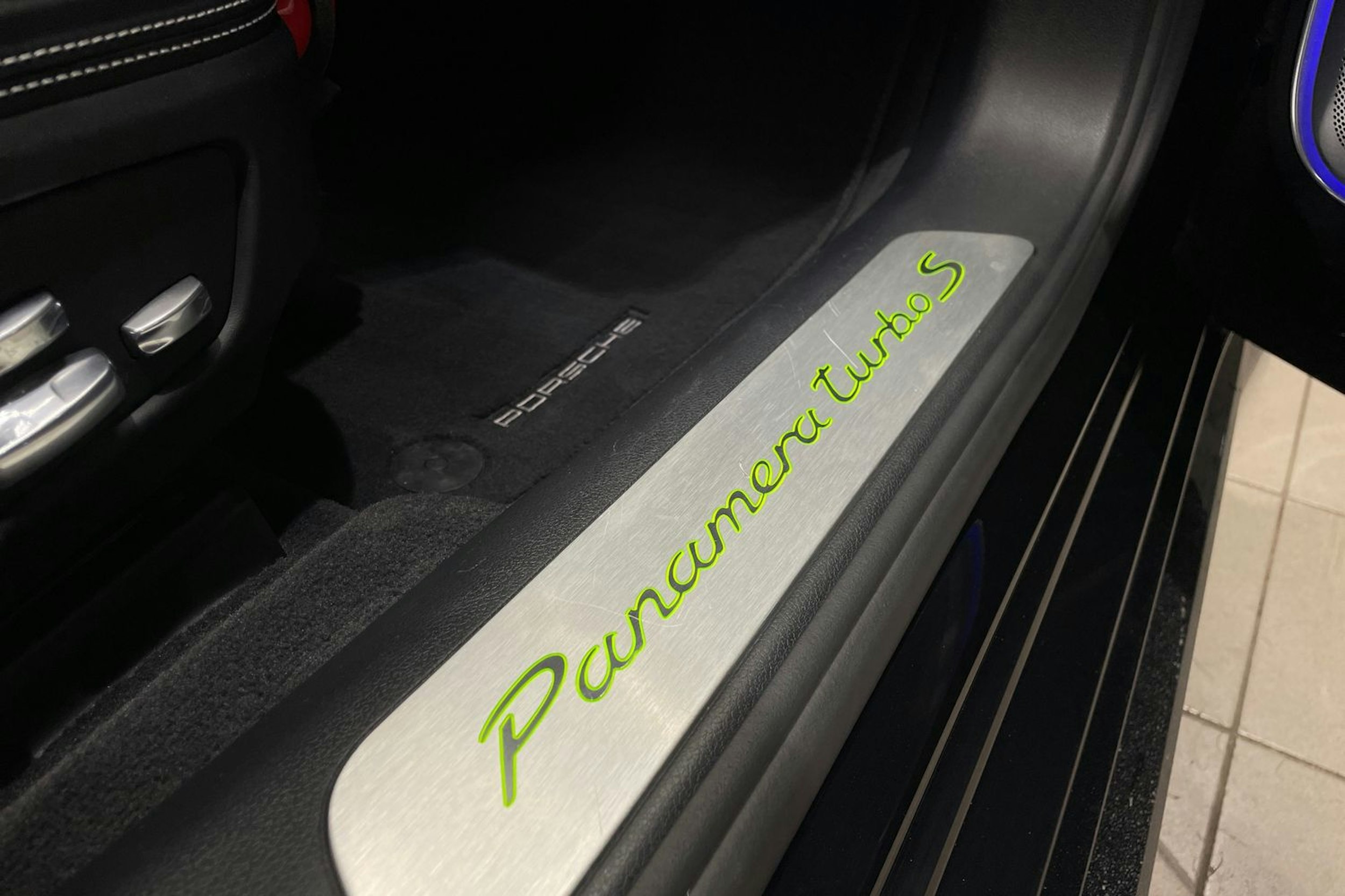 Musta Porsche Panamera 2017 kuva 28.