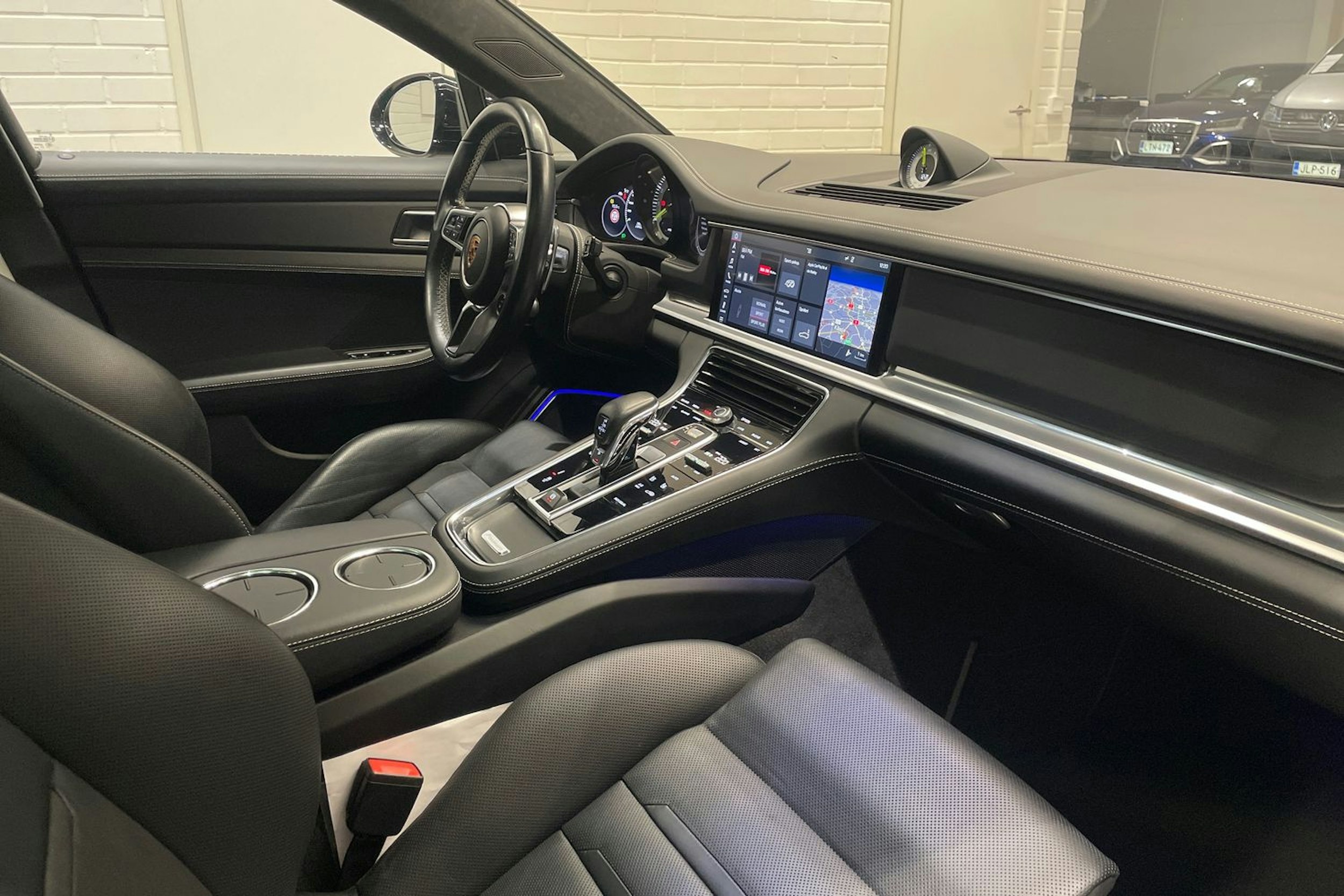 Musta Porsche Panamera 2017 kuva 29.