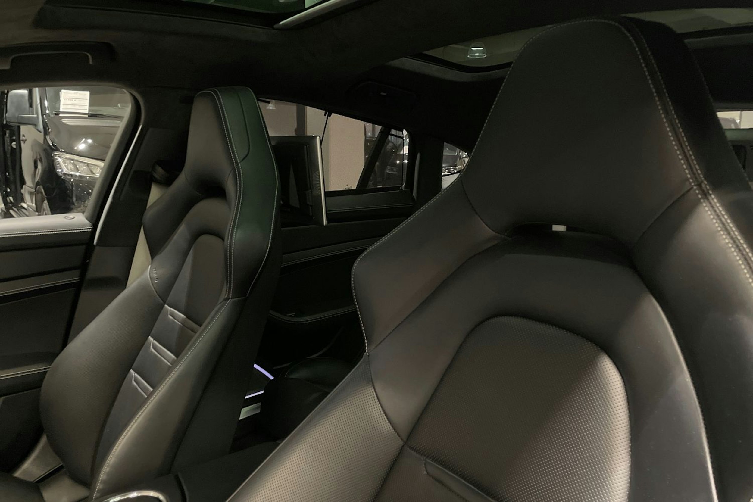 Musta Porsche Panamera 2017 kuva 30.