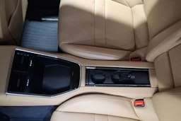 sininen Porsche Panamera 2017 kuva 14.