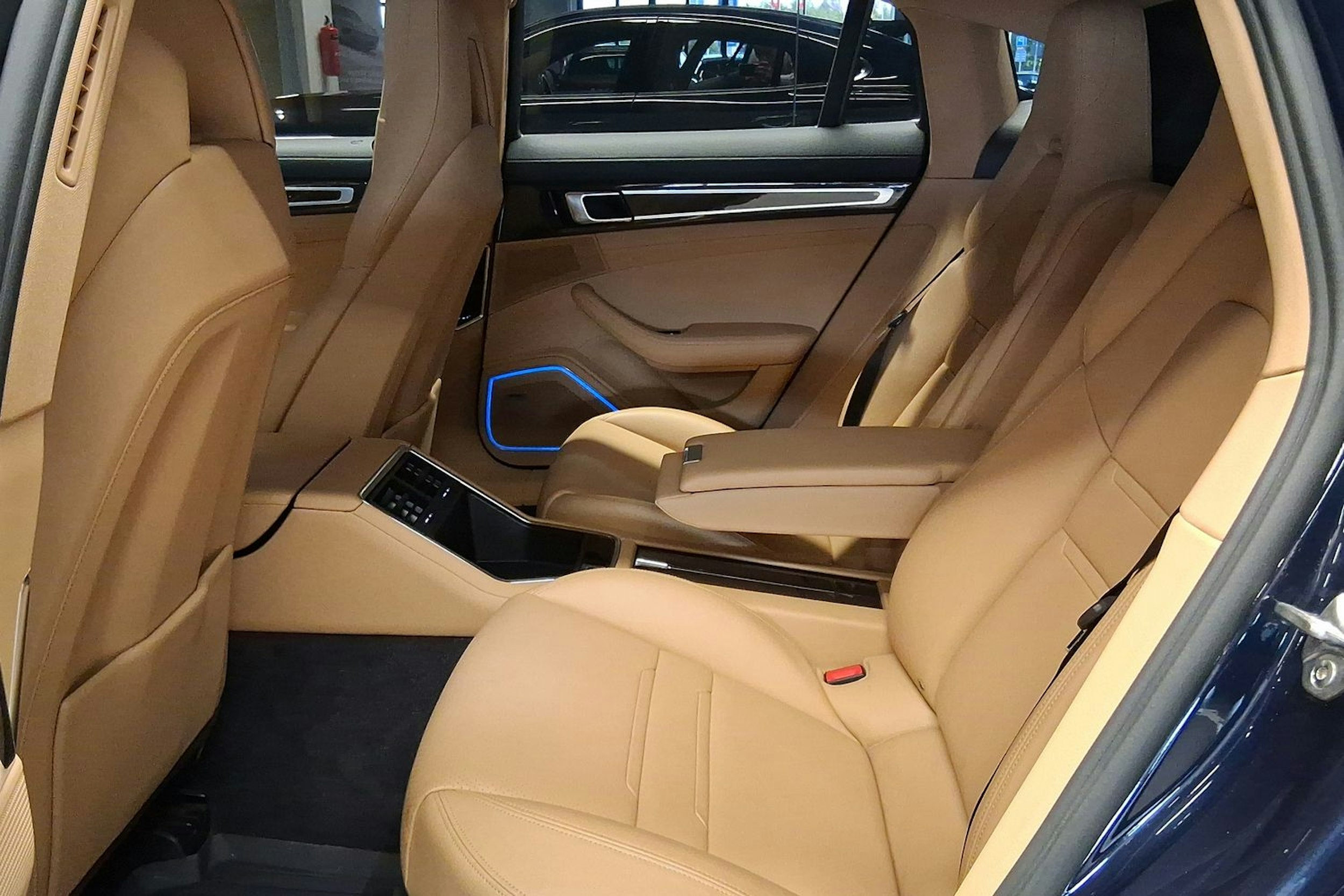 sininen Porsche Panamera 2017 kuva 15.