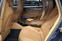sininen Porsche Panamera 2017 kuva 15.