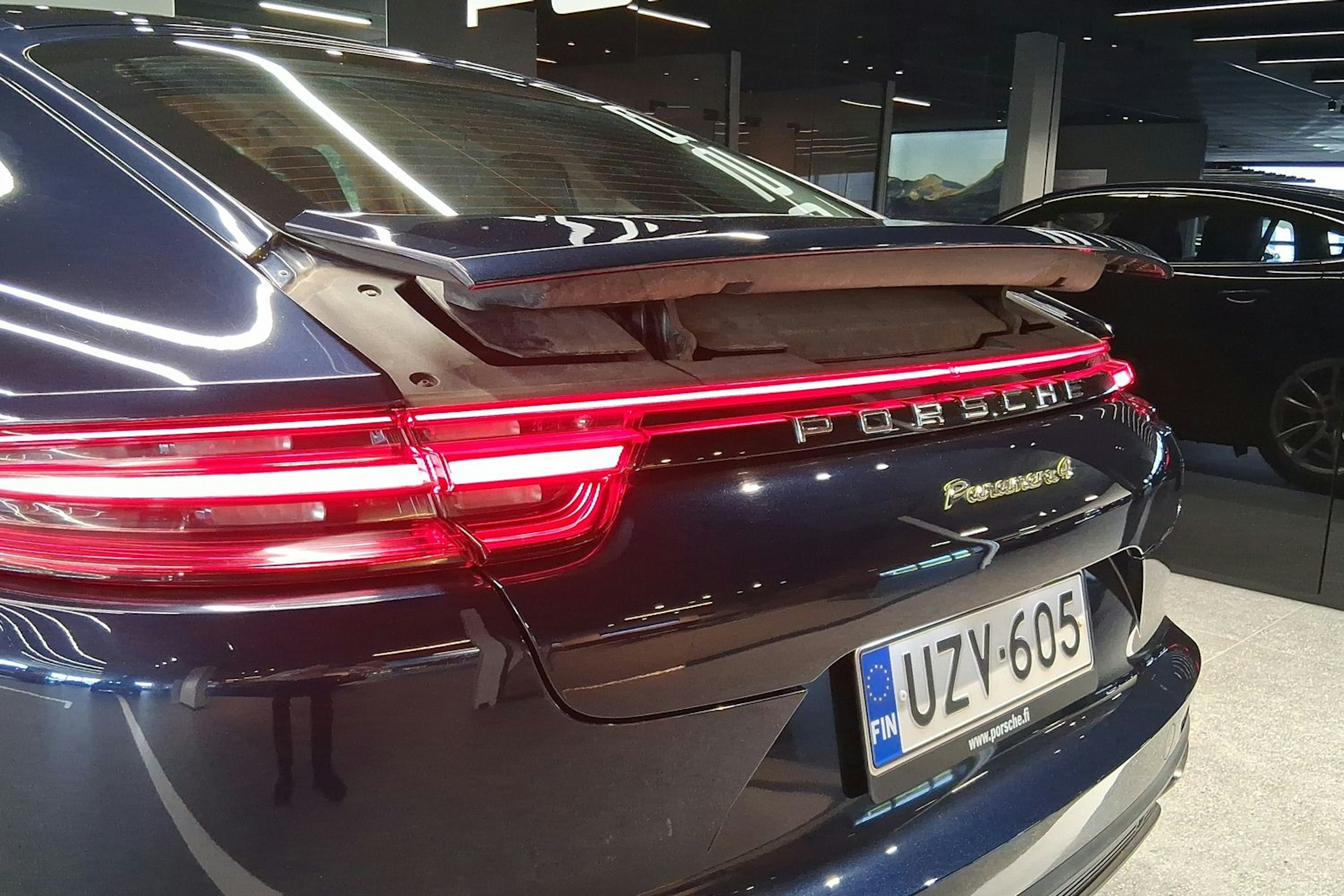 sininen Porsche Panamera 2017 kuva 18.