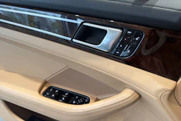 Harmaa Porsche Panamera 2017 kuva 21.