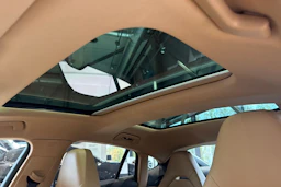 Harmaa Porsche Panamera 2017 kuva 22.