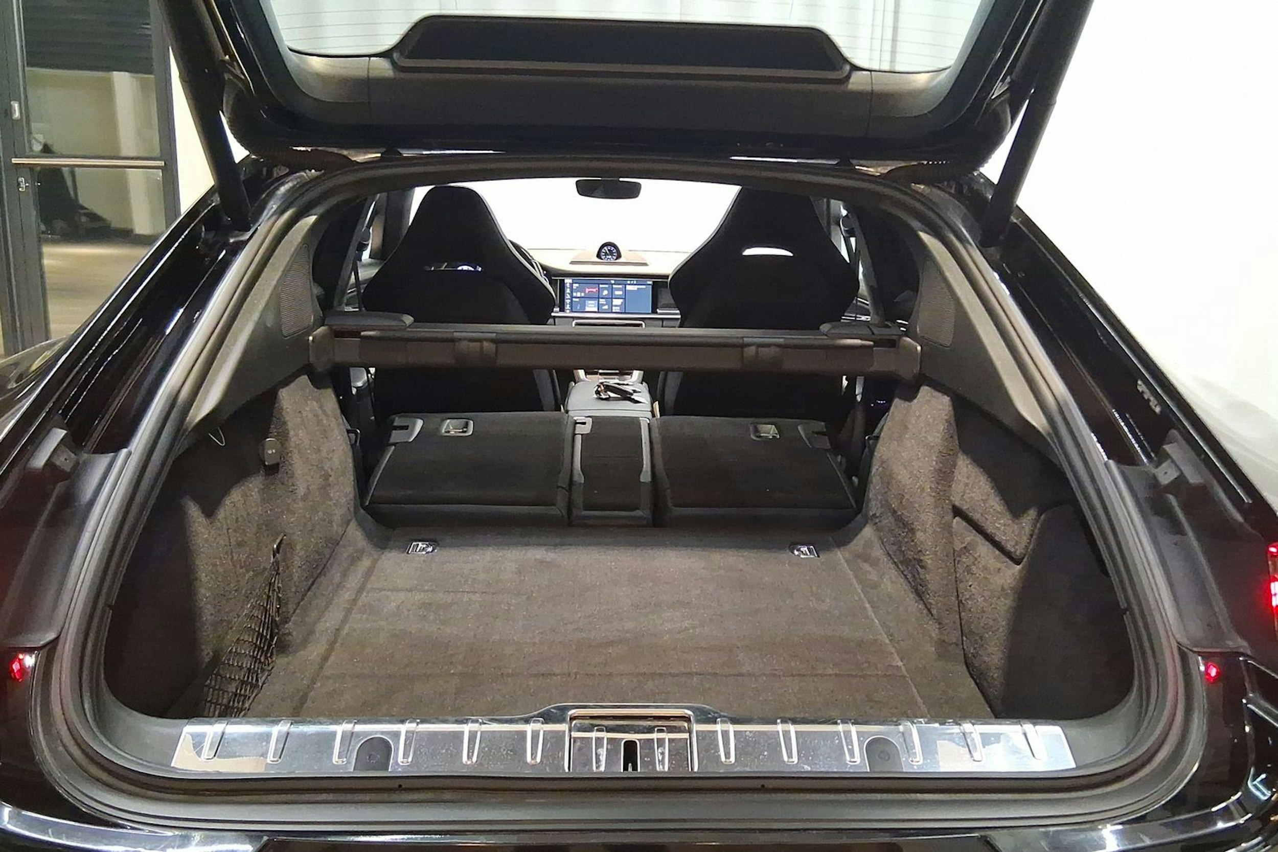 musta Porsche Panamera 2017 kuva 27.