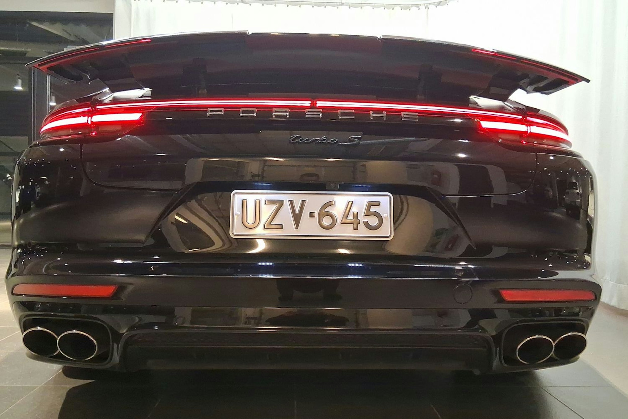 musta Porsche Panamera 2017 kuva 29.
