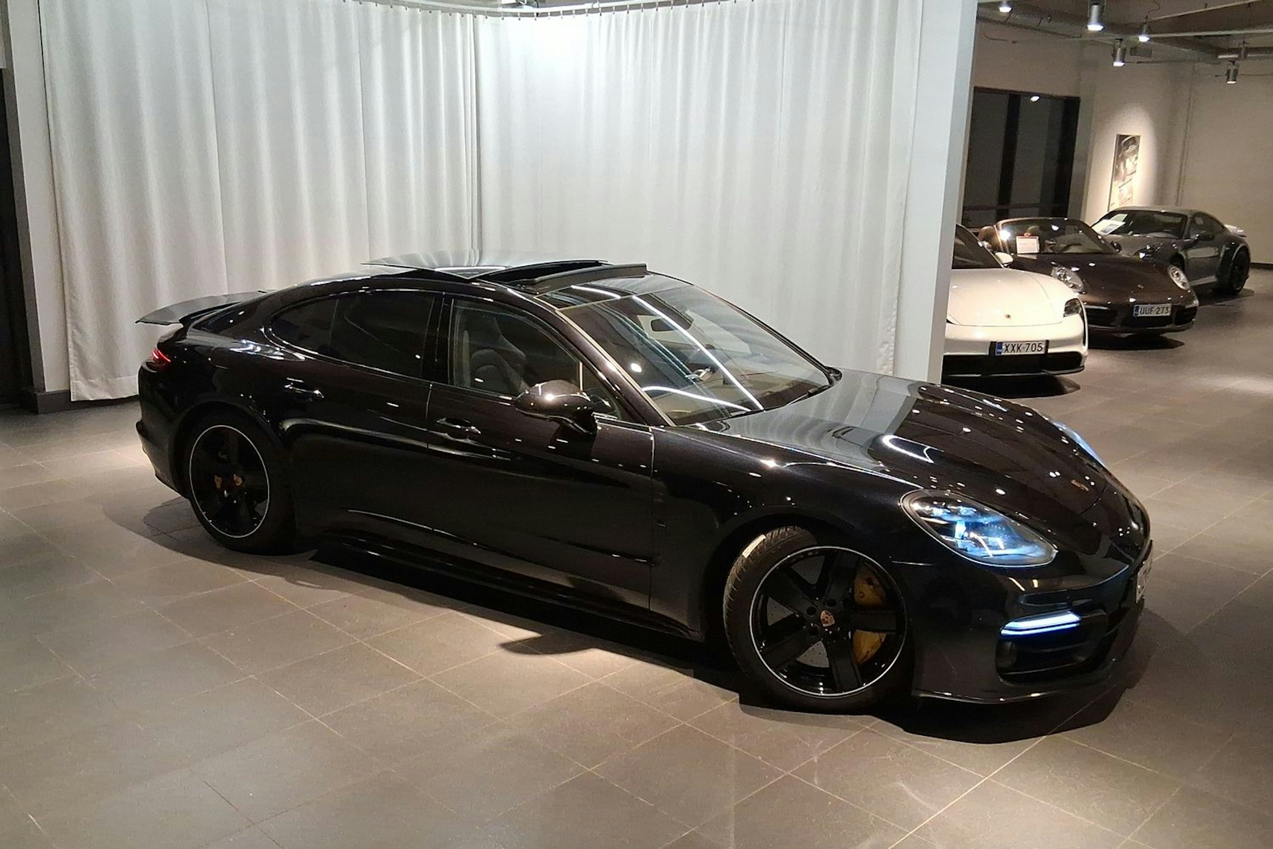 musta Porsche Panamera 2017 kuva 30.