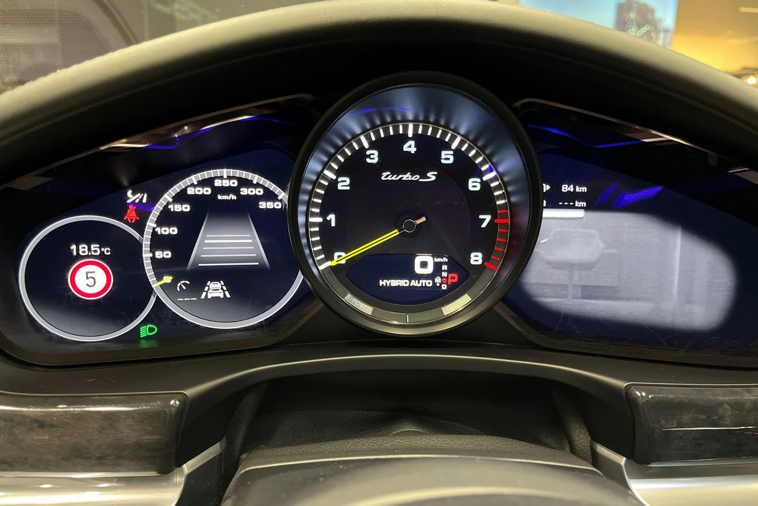 musta Porsche Panamera 2018 kuva 15.