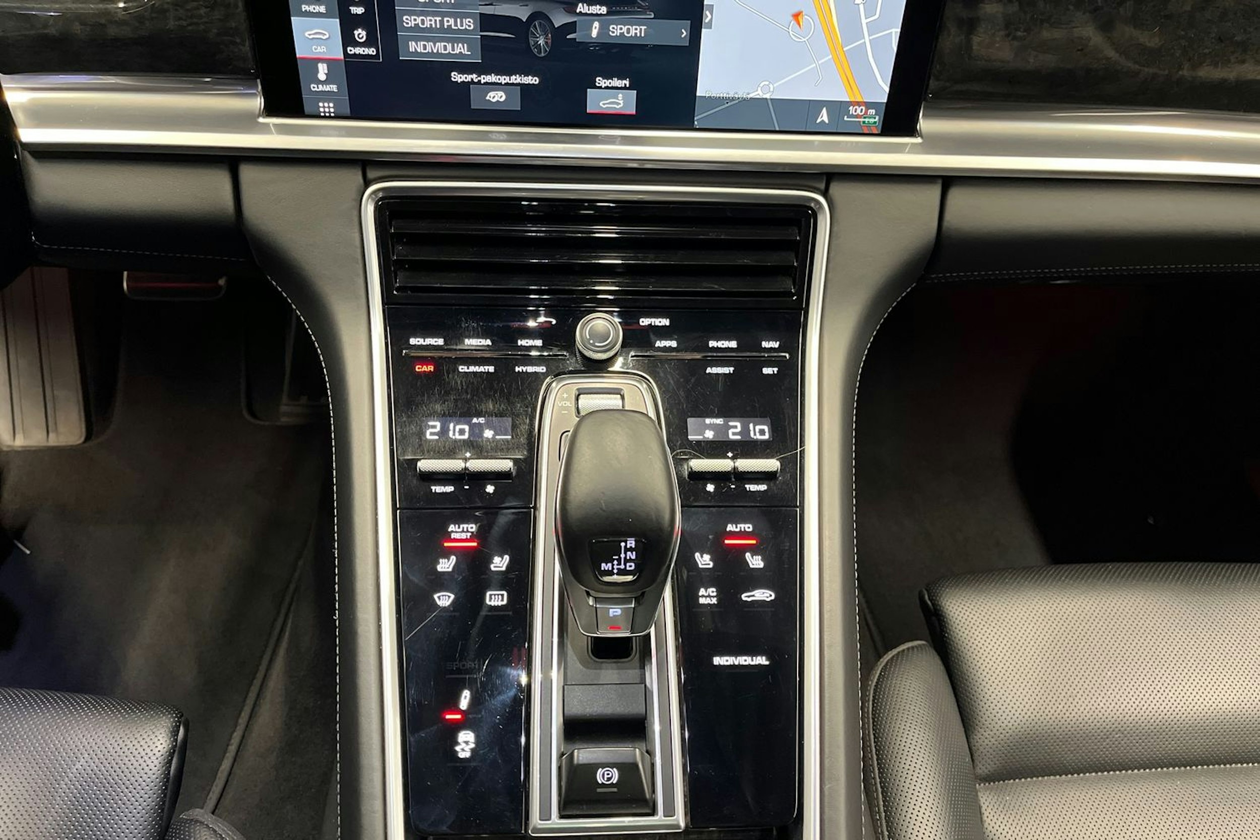 musta Porsche Panamera 2018 kuva 16.