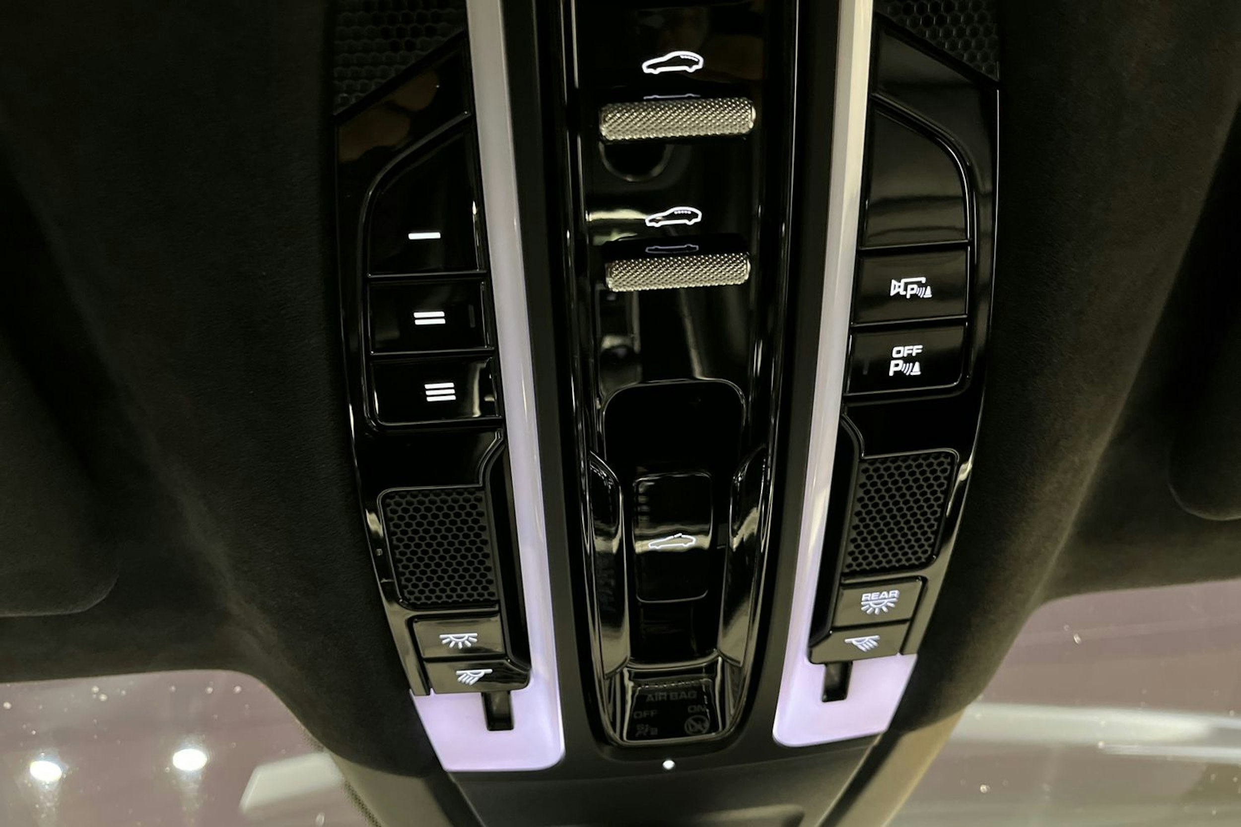 musta Porsche Panamera 2018 kuva 20.