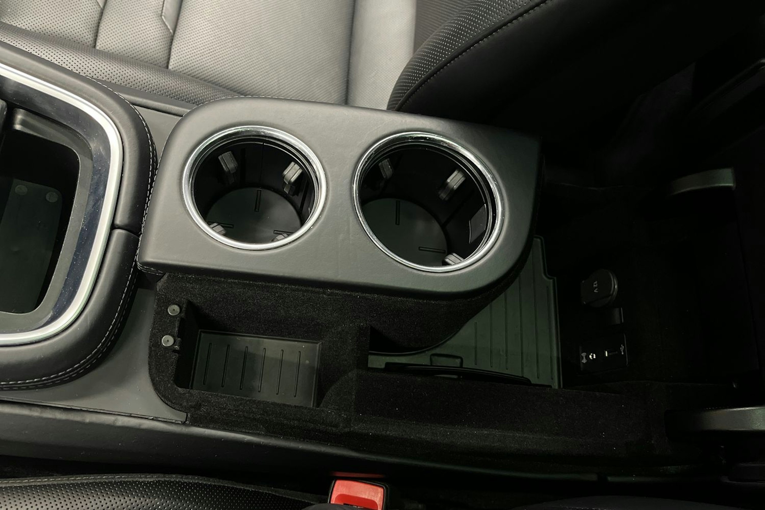 musta Porsche Panamera 2018 kuva 21.