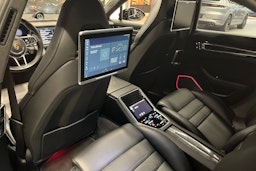 musta Porsche Panamera 2018 kuva 23.