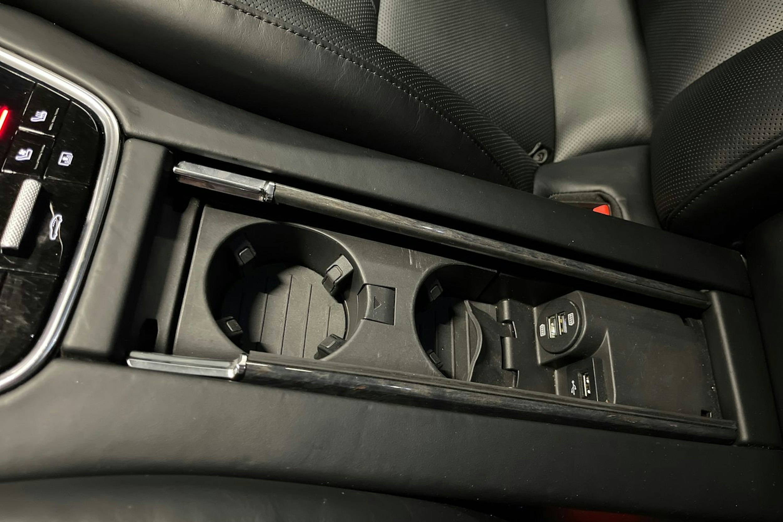 musta Porsche Panamera 2018 kuva 26.