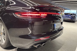 musta Porsche Panamera 2018 kuva 28.