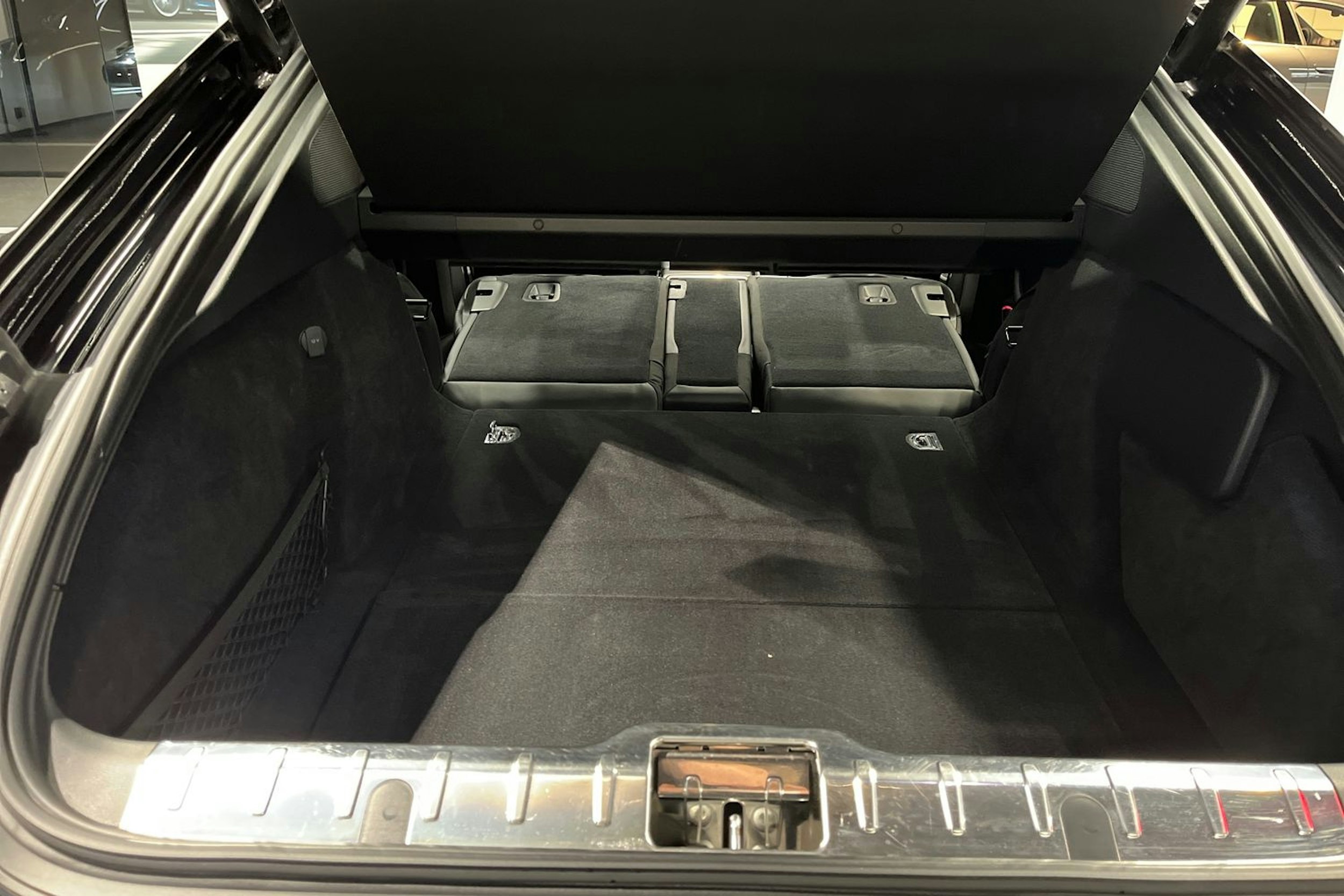 musta Porsche Panamera 2018 kuva 32.