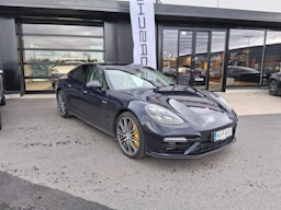sininen Porsche Panamera 2018 kuva 1.
