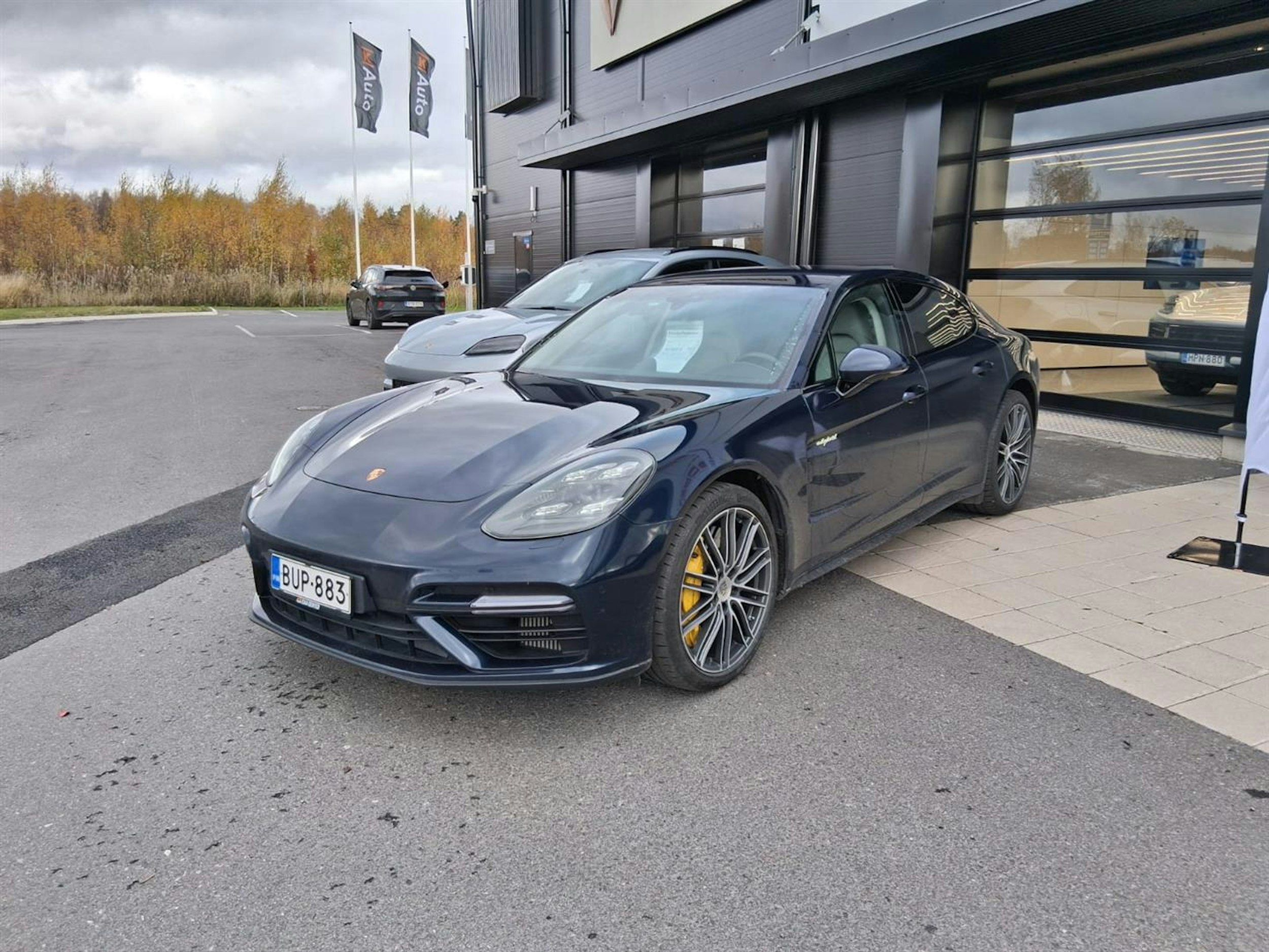 sininen Porsche Panamera 2018 kuva 2.