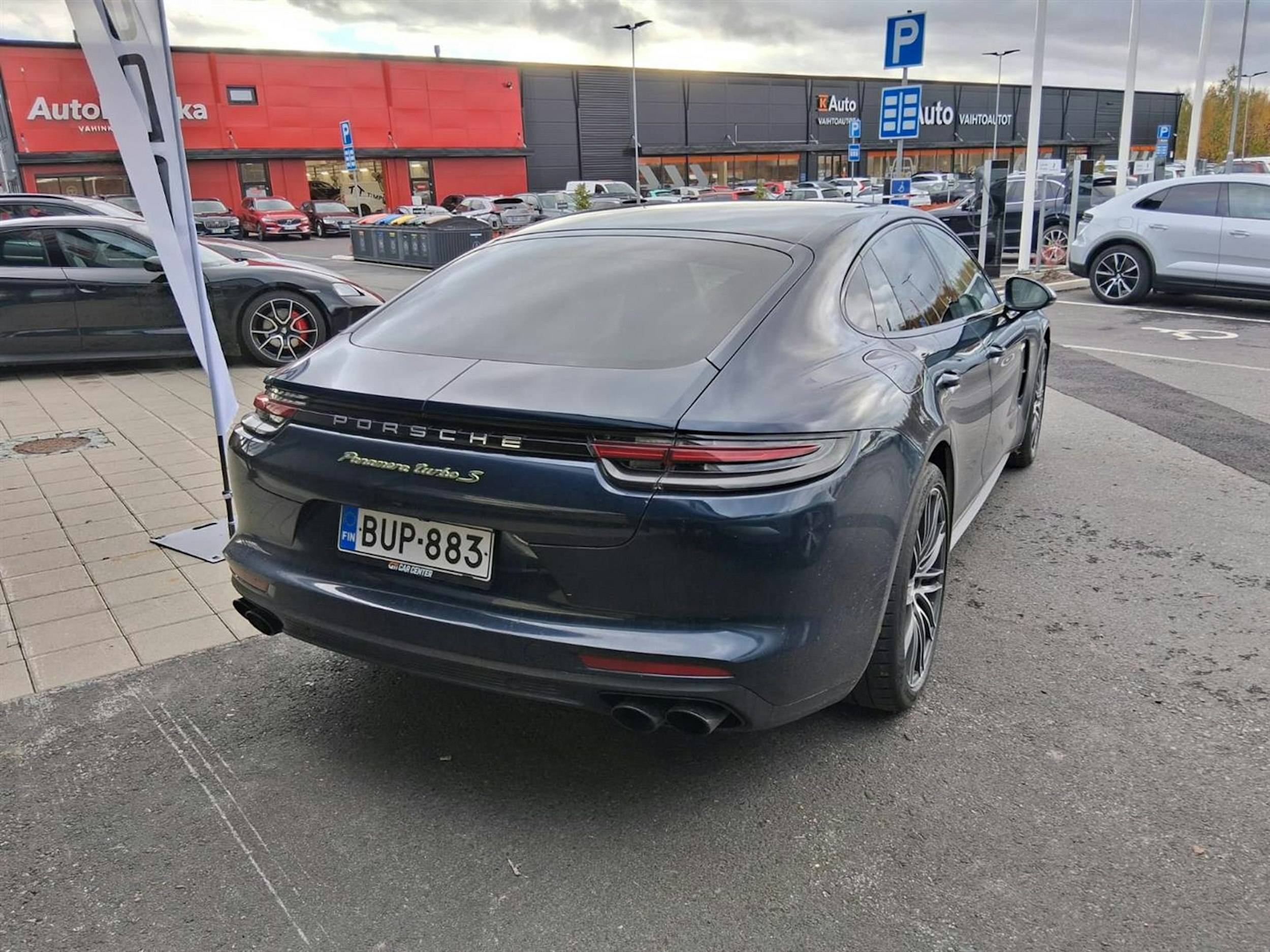 sininen Porsche Panamera 2018 kuva 3.
