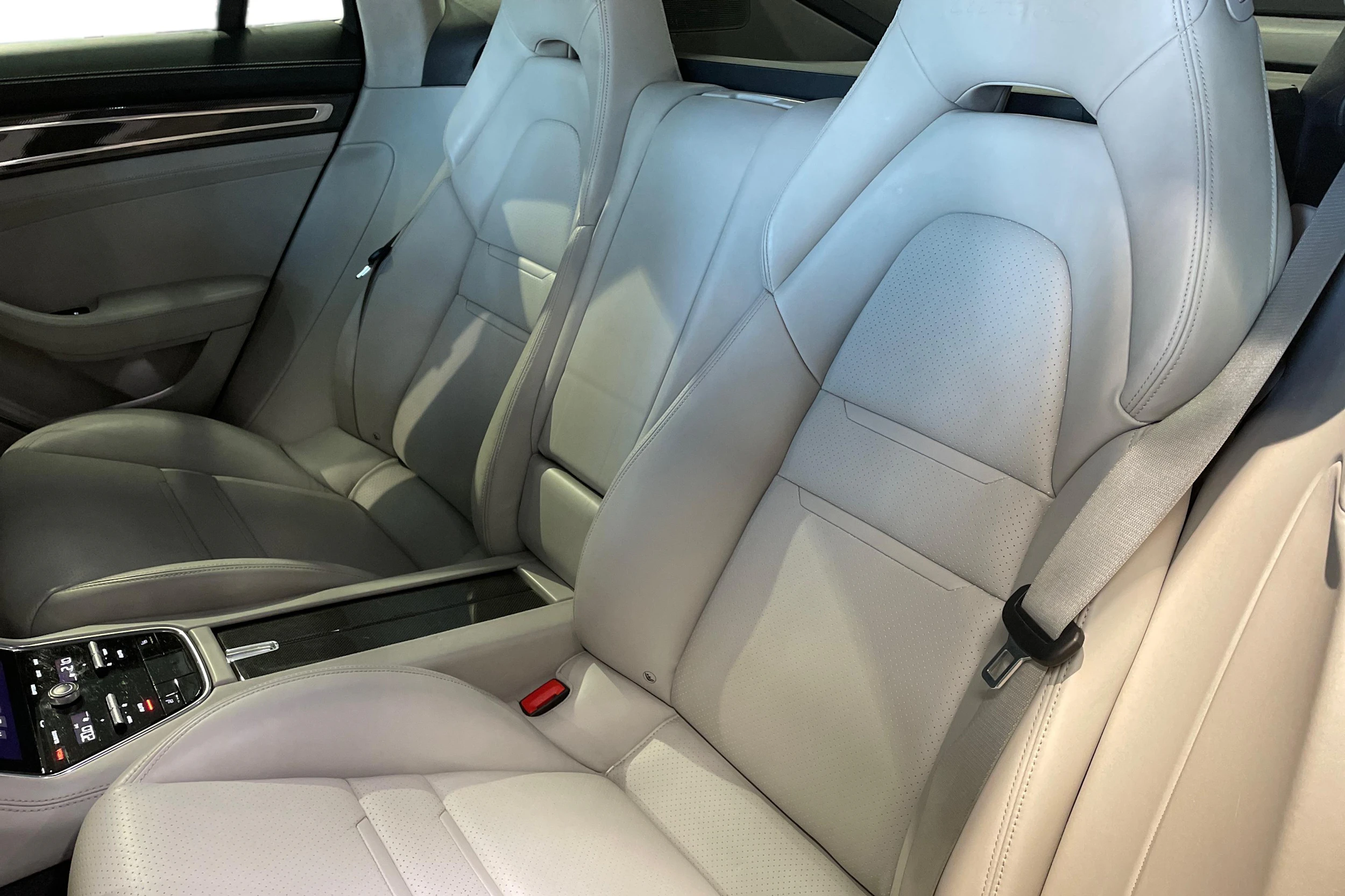 Sininen Porsche Panamera 2018 kuva 10.