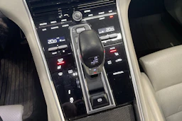 Sininen Porsche Panamera 2018 kuva 16.
