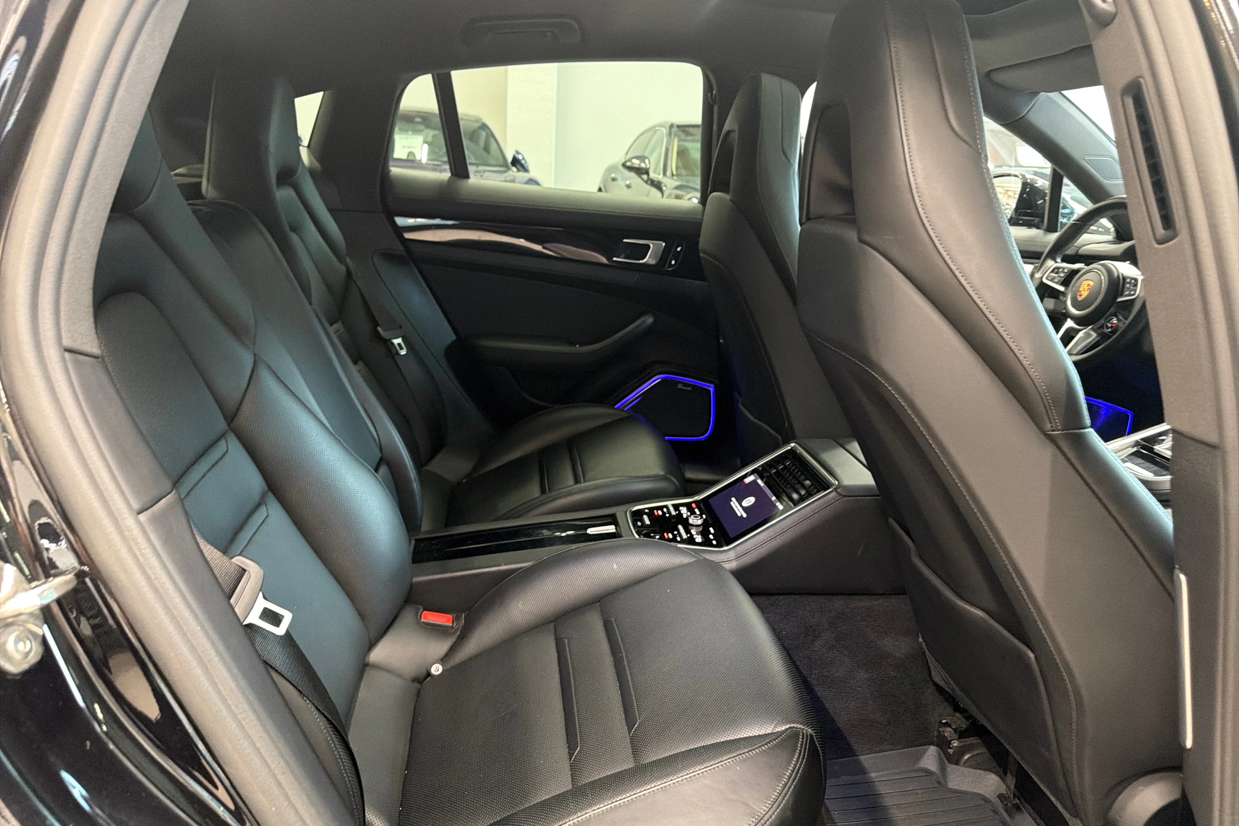 Musta Porsche Panamera 2018 kuva 13.