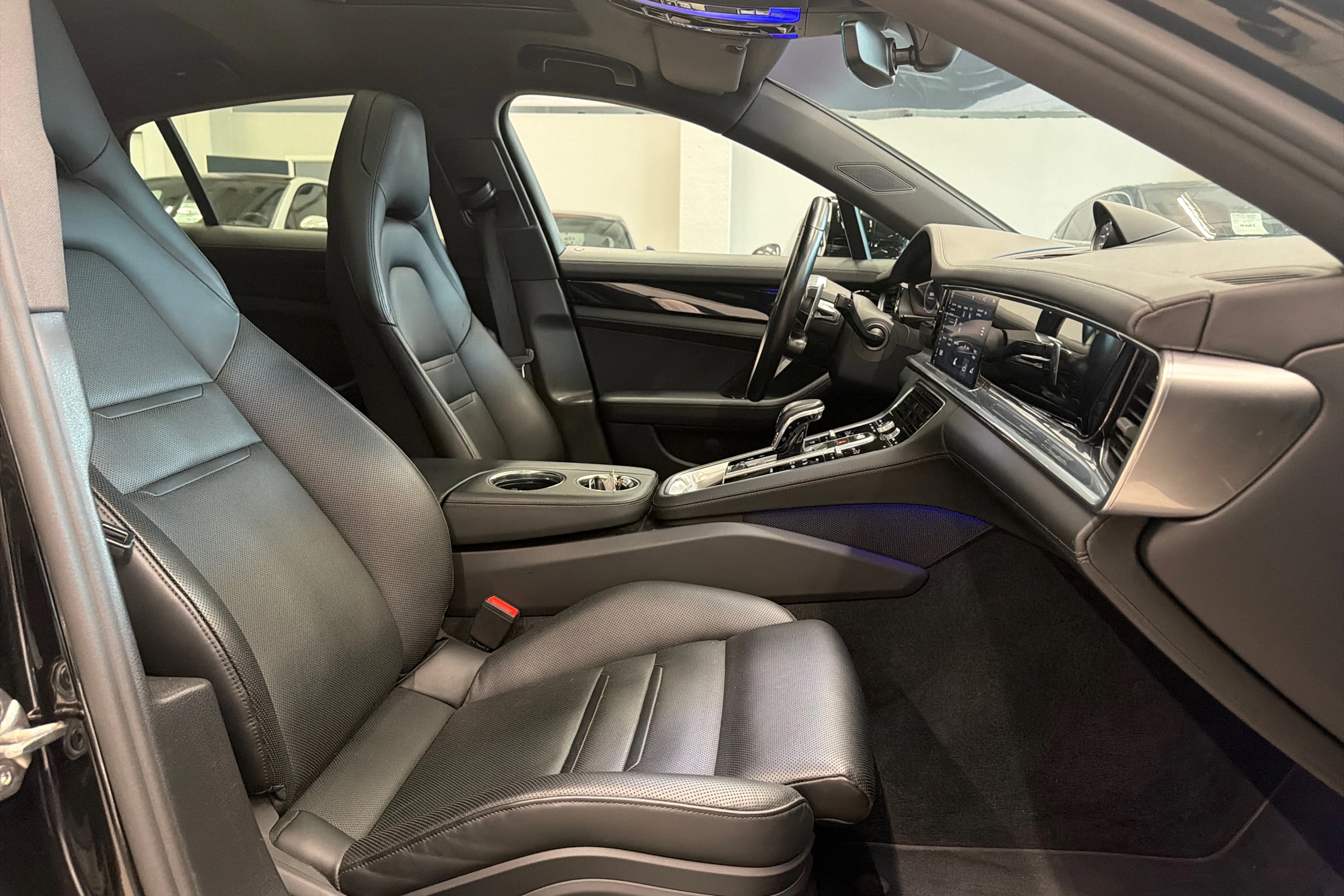 Musta Porsche Panamera 2018 kuva 14.
