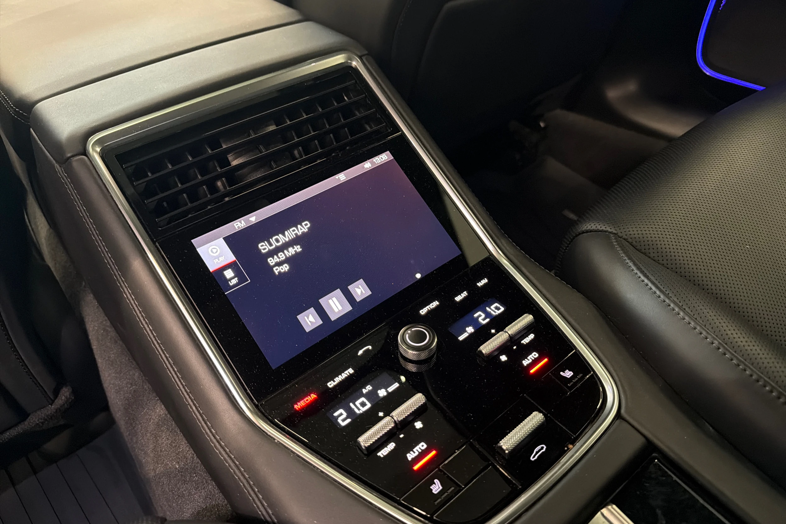Musta Porsche Panamera 2018 kuva 15.