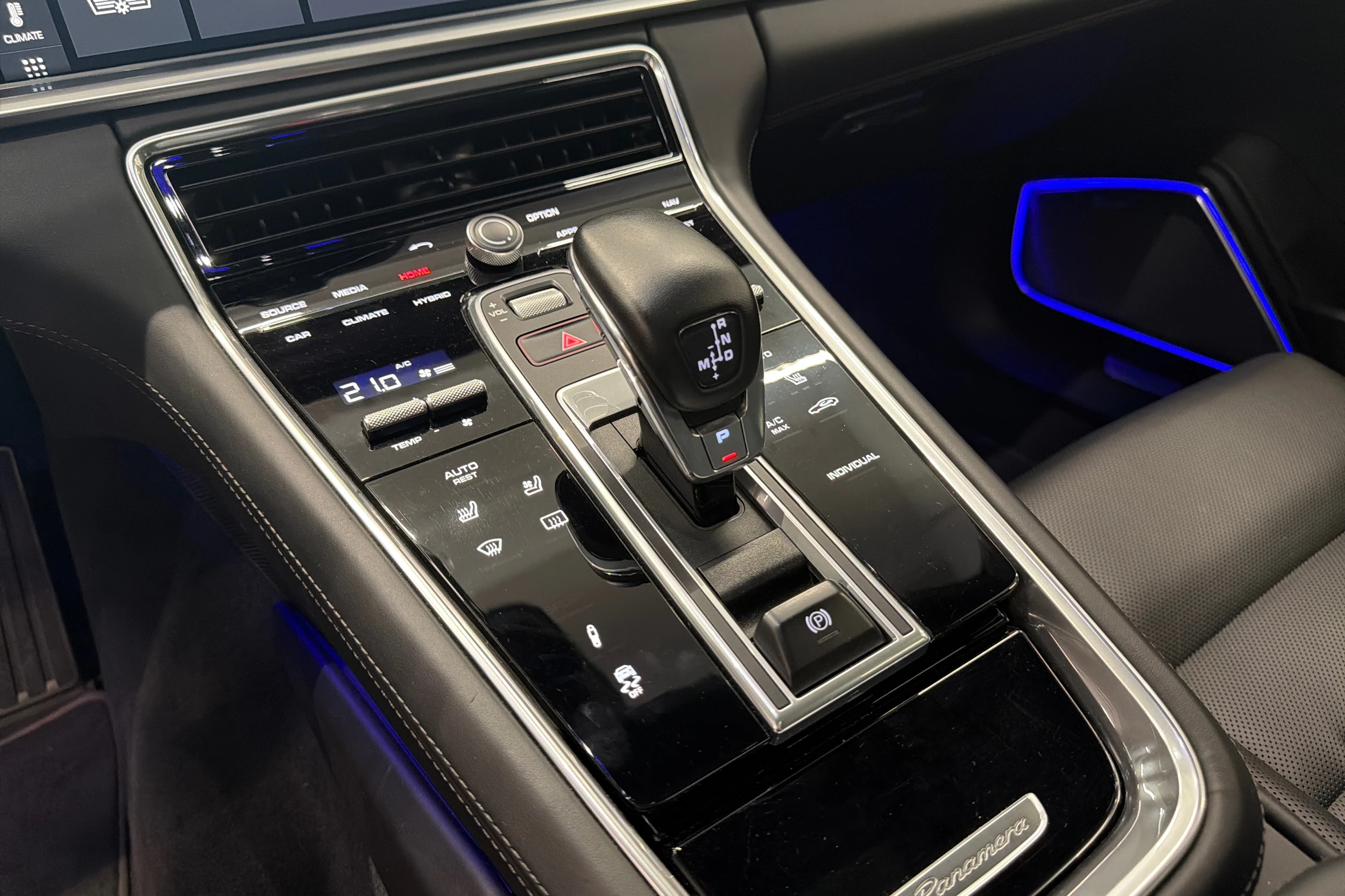 Musta Porsche Panamera 2018 kuva 21.