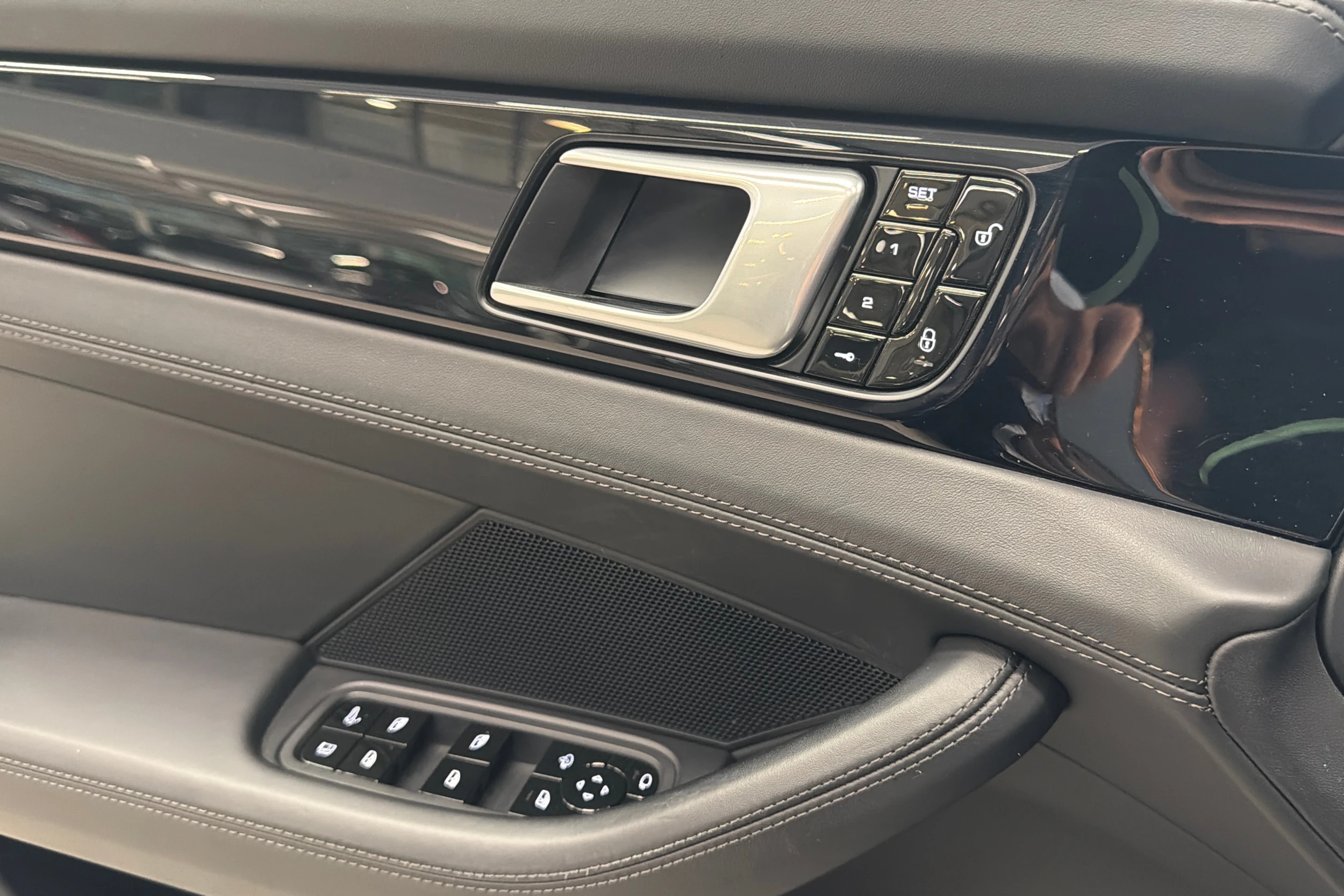 Musta Porsche Panamera 2018 kuva 24.