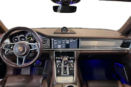 ruskea Porsche Panamera 2018 kuva 6.