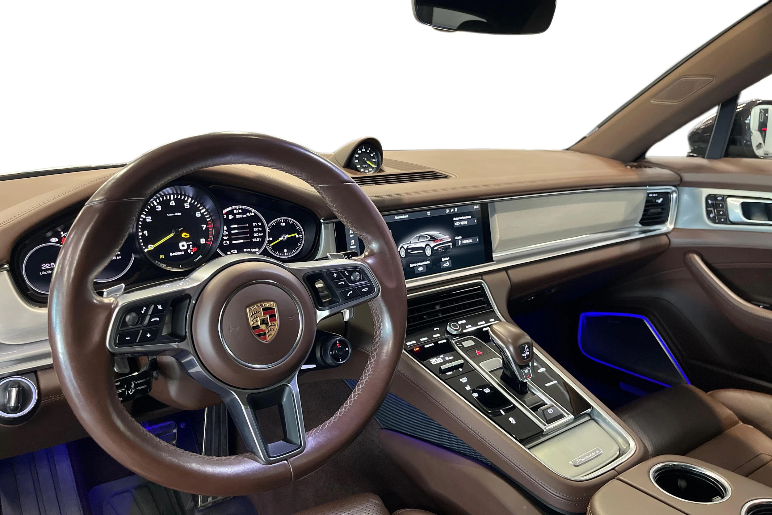 ruskea Porsche Panamera 2018 kuva 7.