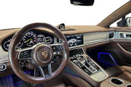ruskea Porsche Panamera 2018 kuva 7.