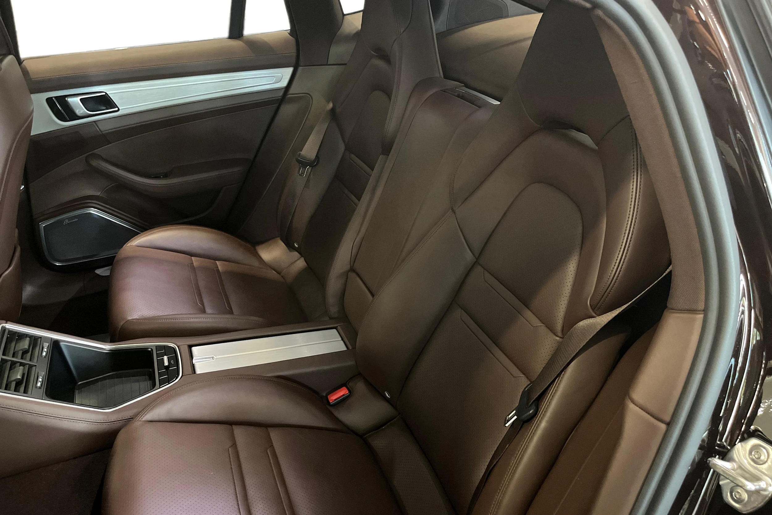 ruskea Porsche Panamera 2018 kuva 8.