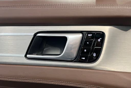 ruskea Porsche Panamera 2018 kuva 12.